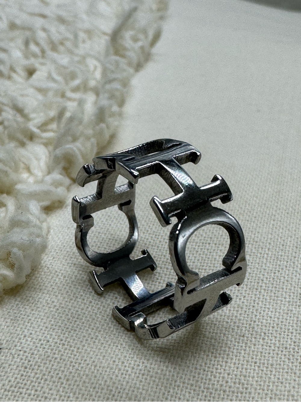 Silver-Tone Steel Geometric Cutout Band Ring Size 6